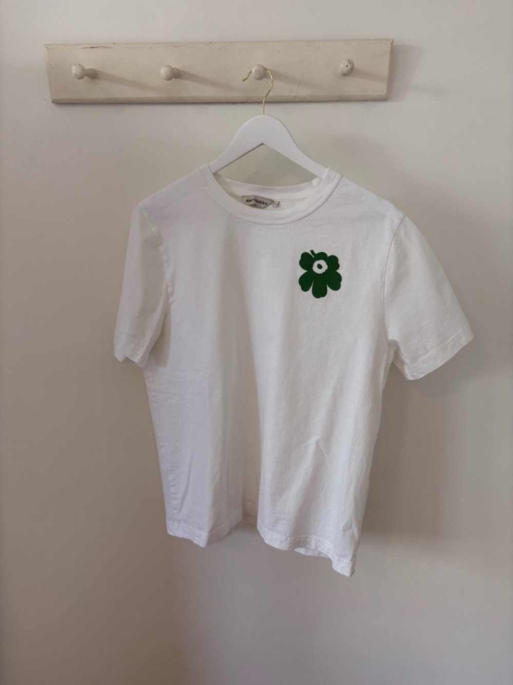 Marimekko White womens Tee with Green Flower Graphic